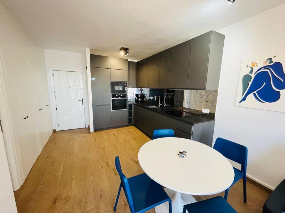 Ocean View Apartment Адехе Екстериор снимка