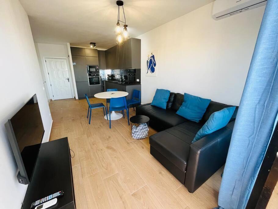 Ocean View Apartment Адехе Екстериор снимка